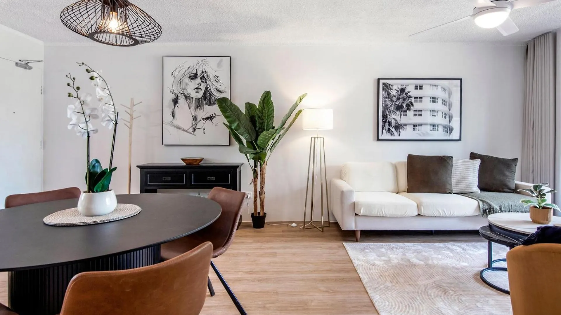 Beautifully Renovated Two Bedroom Apartment - Coasthm Gold Coast 0*,